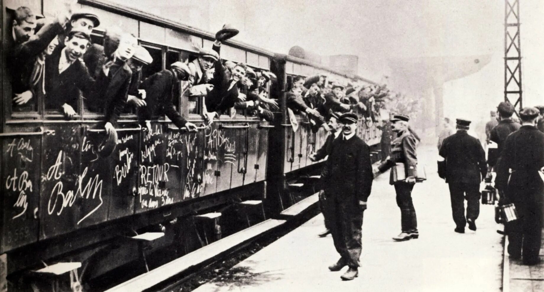 Мобилизация в первую мировую. Мобилизация во франции 1914. всеобщая мобилизация в россии 1914 года. первая мировая война мобилизация. мобилизация в 1 мировой войне.
