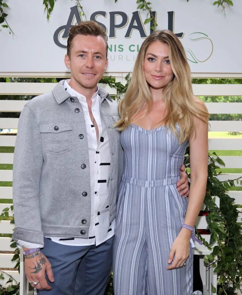 дэнни девито с женой. дэнни гарсия жена дуэйна джонсона. дени жена. дети дэнни девито. дэнни де вито с семьей.