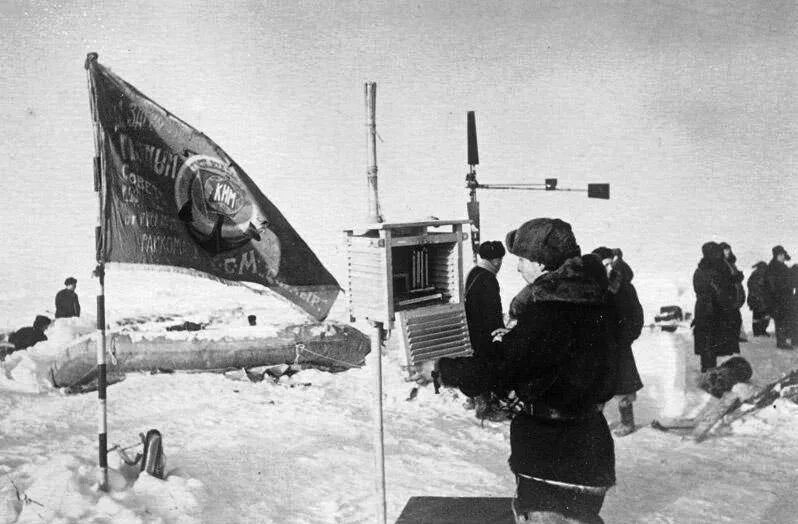 North pole 1. Северный полюс 1 станция дрейфующая первая Папанин. Станция Северный полюс 1937. Станция Северный полюс1 Папапнин.