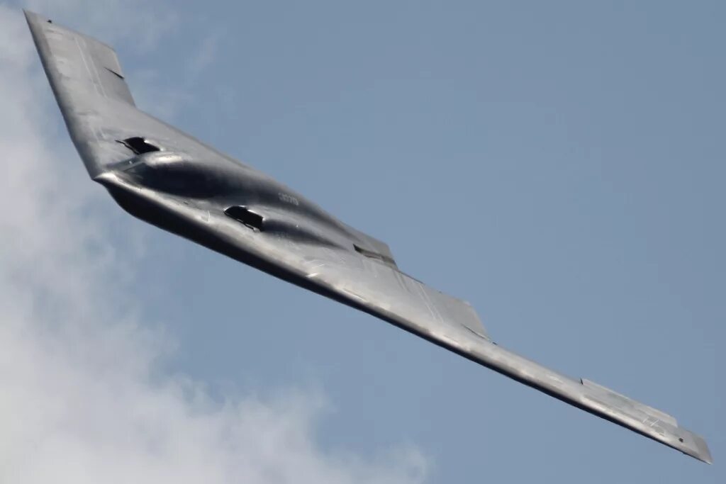 Northrop b 2 spirit характеристики. Стелс-бомбардировщик b-2. B-2 Spirit: стелс-бомбардировщик. Стелс b2 самолет невидимка. Northrop Grumman b-2 Spirit.