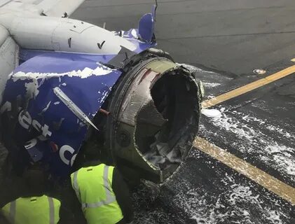 В сша мужчину засосало в самолет