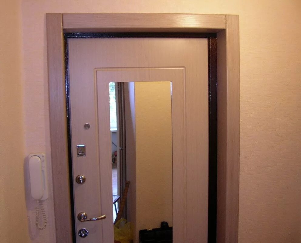 Откос двери. Отделка дверного проема входной двери. Отделка внутренних откосов входной двери. Отделка дверей декоративным камнем. Как облагородить дверной проем входной двери.