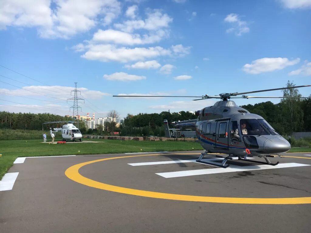 Площадка для вертолета. Ансат вертолет кабина. вертолетная площадка 2023. посадочная площадка для вертолета ми-8. взлетная площадка для вертолета.
