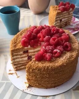 Медовик с малиной