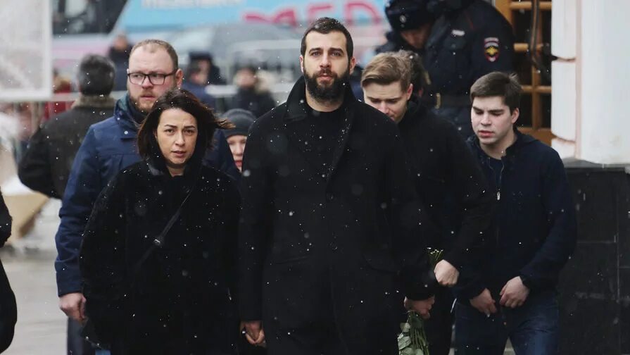 Похороны нины ургант. Могила нины ургант. Могила нины ургант. Ургант на похоронах. В санкт-петербурге простились.