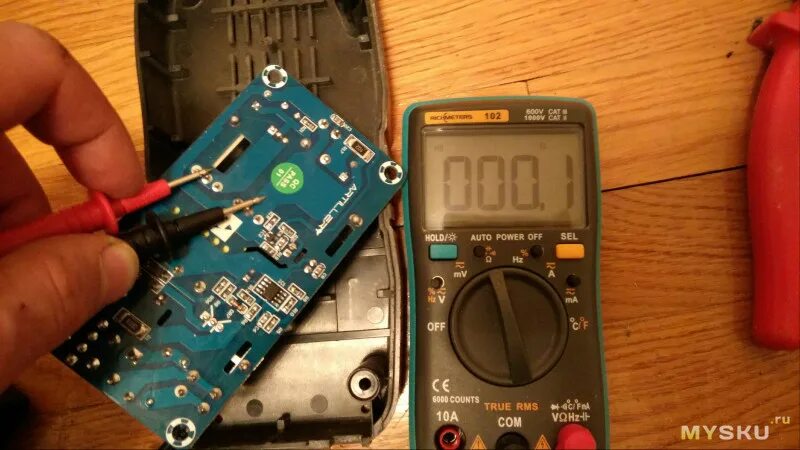 Переделка импульсного блока питания. Как увеличить выходное напряжение импульсного блока питания. Повышение напряжения на импульсном бп. Блок питание прыгает напряжение. Блок питание прыгает напряжение.