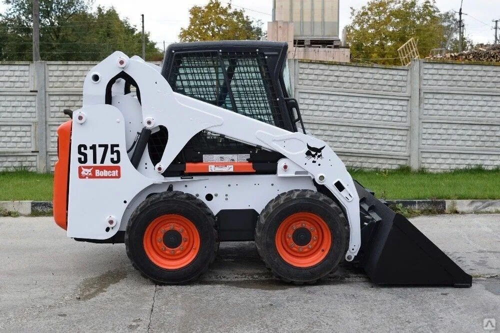 Гидромолот bobcat. Мини погрузчик Bobcat s175. Бобкэт 175. Мини погрузчик Bobcat 175. Гидромолот на Bobcat s175.