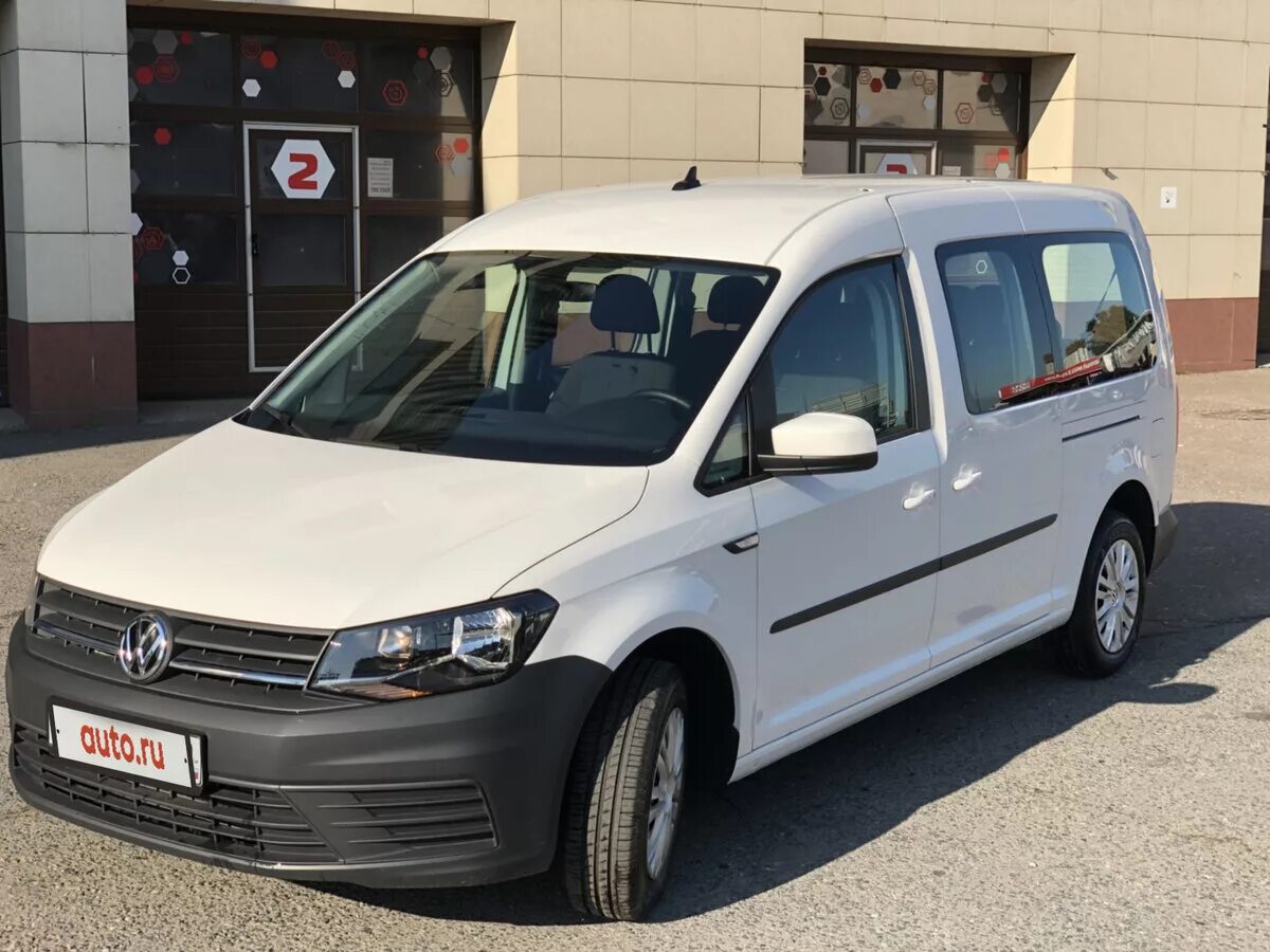 Volkswagen maxi. Фольксваген Кадди макси. Фольксваген Кэдди Макс. Volkswagen Caddy Maxi IV. Аукс в Фольксваген Кадди.