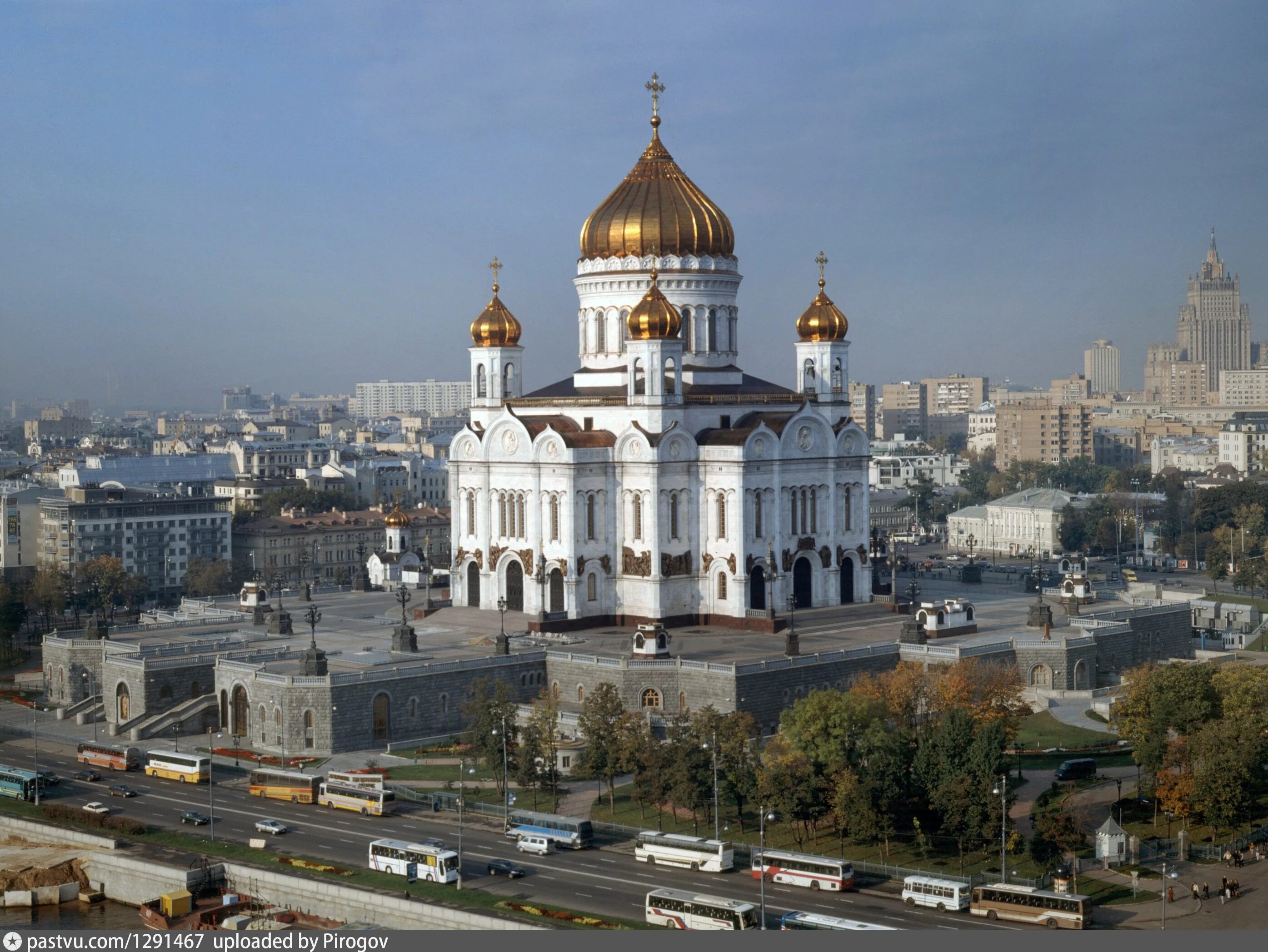 В каком городе находится храм христа спасителя. Кафедральный Соборный храм Христа Спасителя в Москве. Храм Христа Спасителя в Москве Архитектор. Храм Христа Спасителя 2000 год.