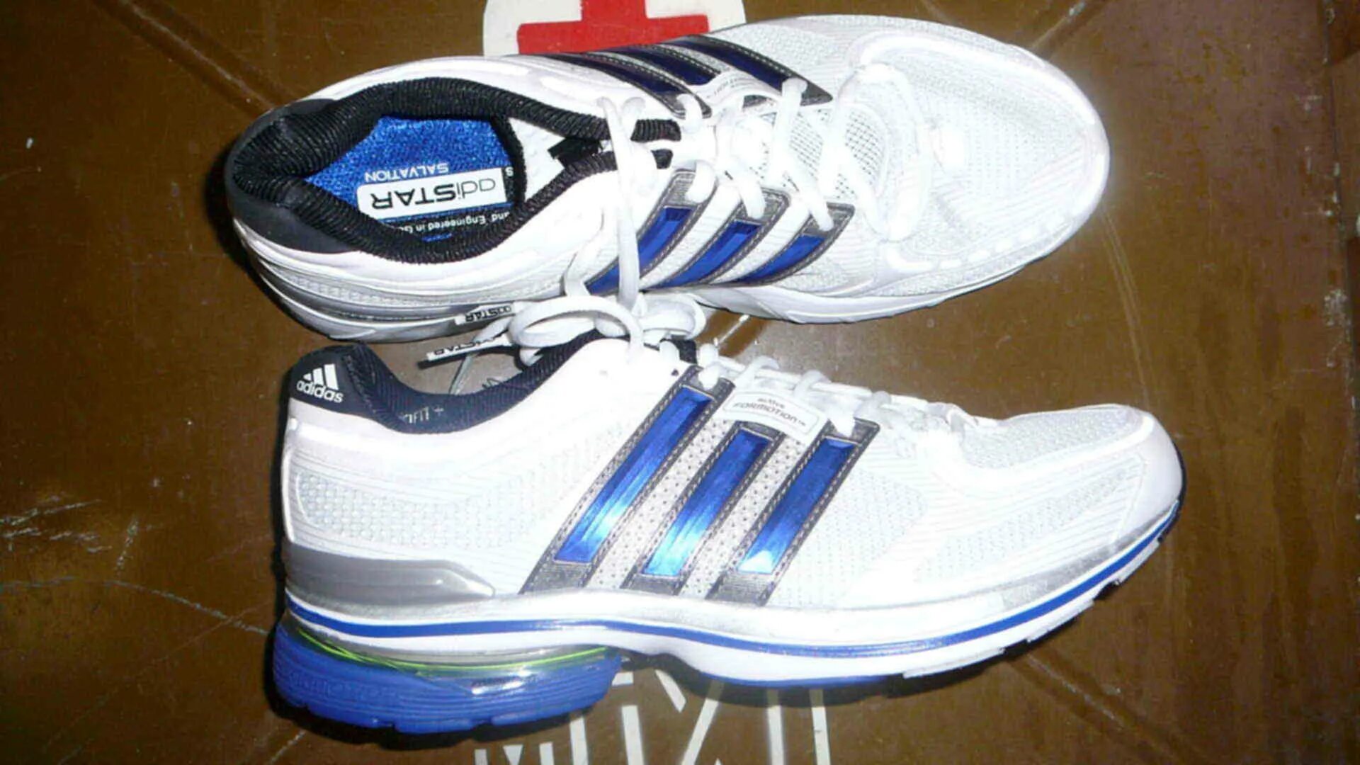 Кроссовки адидас originals 2000. Adidas bounce titan. Кроссовки зимние adidas daroga. Кроссовки адидас кежуальные. Кроссовки мужские адидас из 2000.