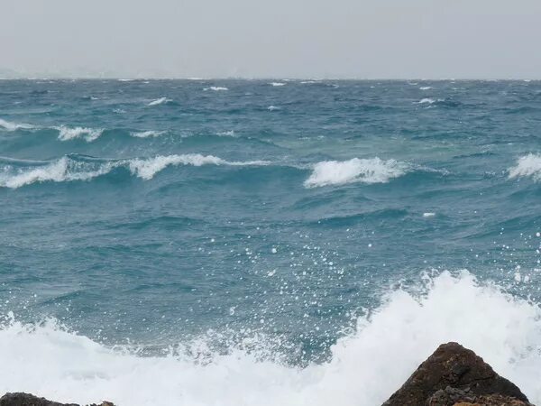 барашки на воде. белые барашки на море. певучесть есть в морских волнах. волны барашки на море. волны барашки на море.