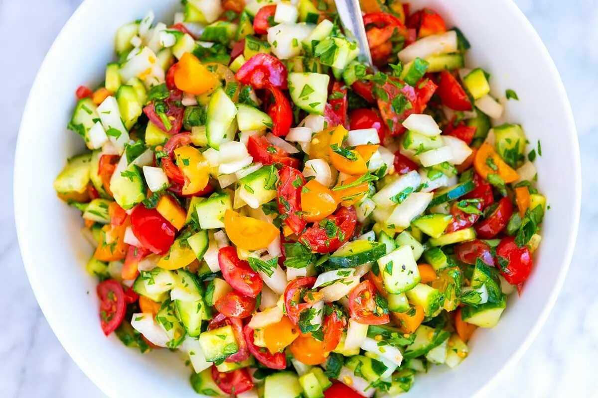 Tomato and onion and. Tomato Salad. Chopped Salad cucumber. Cucumber Salad рецепт. Chopped Tomatoes, cucumbers and lettuce.