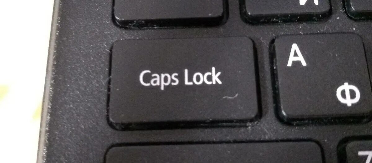 Капс лок на клавиатуре. Клавиша caps Lock на клавиатуре. Клавиши капс лок. Кнопка капслок на клавиатуре.