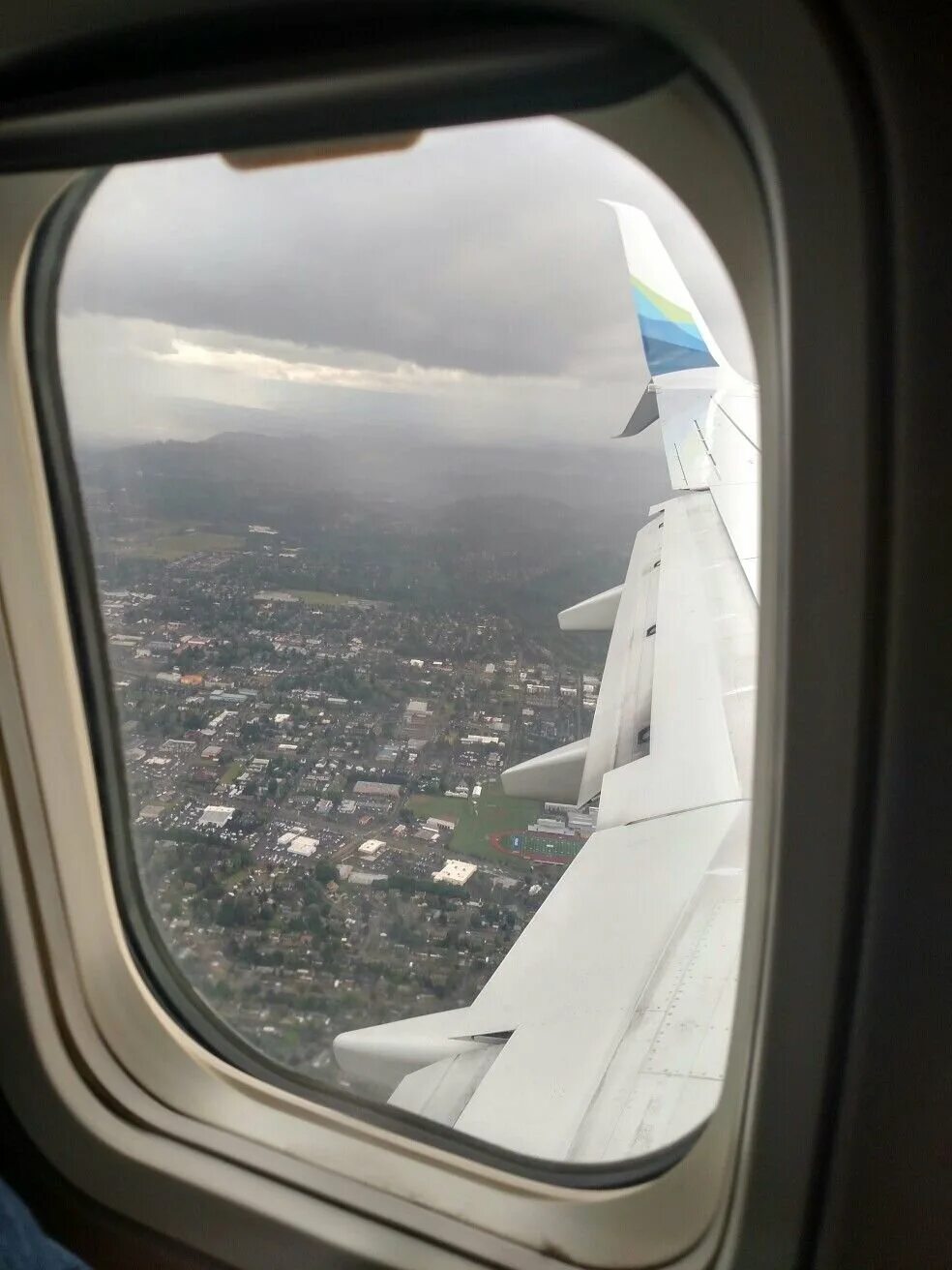 Боинг 777 иллюминатор. Окно иллюминатора. Есть ли окна в самолете. Есть ли окна в самолете. Есть ли окна в самолете.