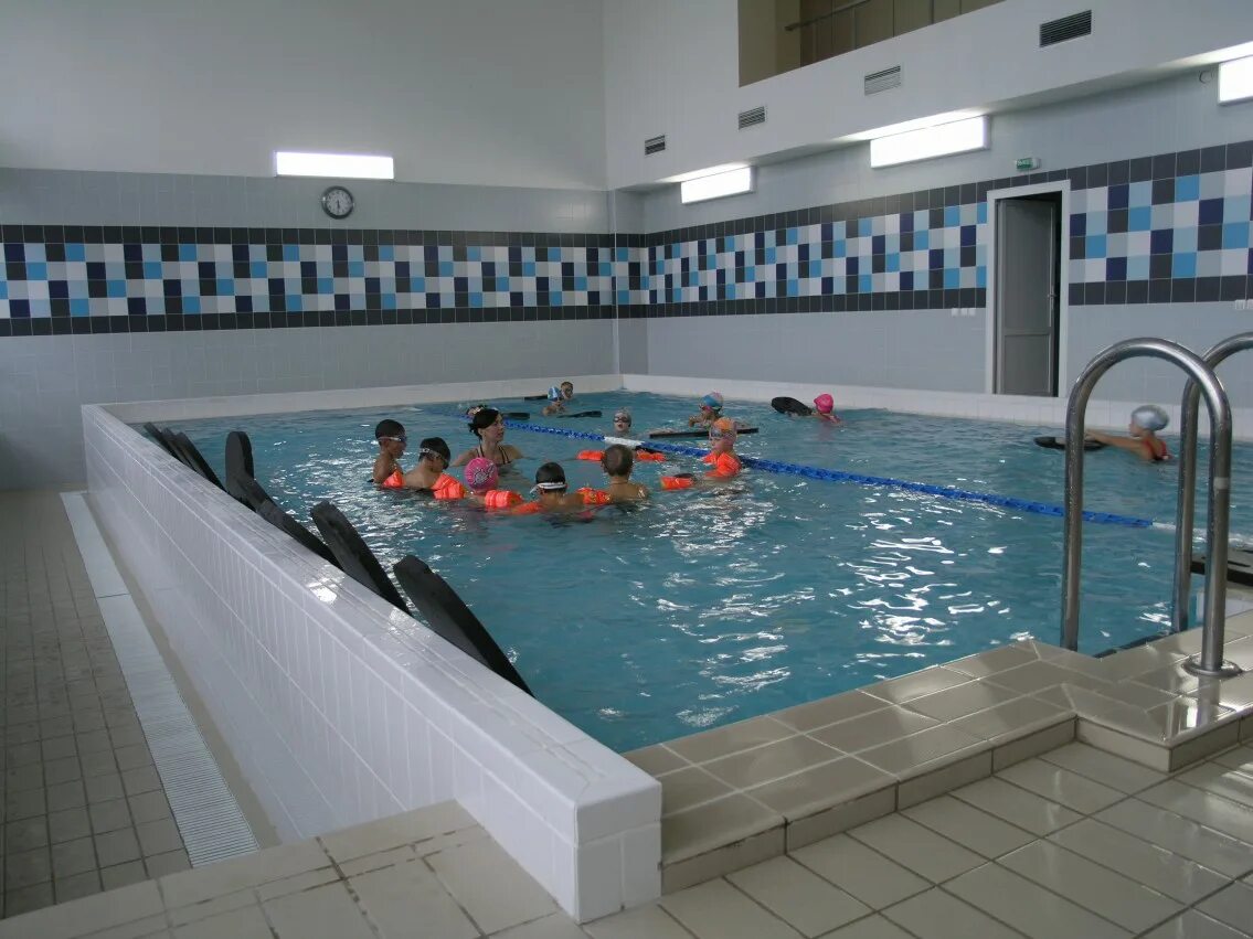 бассейн альбатрос волгоград. бассейн волгоград адреса. плавательный бассейн искра в волгограде. волгоградский спортивный бассейн зимой. бассейн искра волгоград.