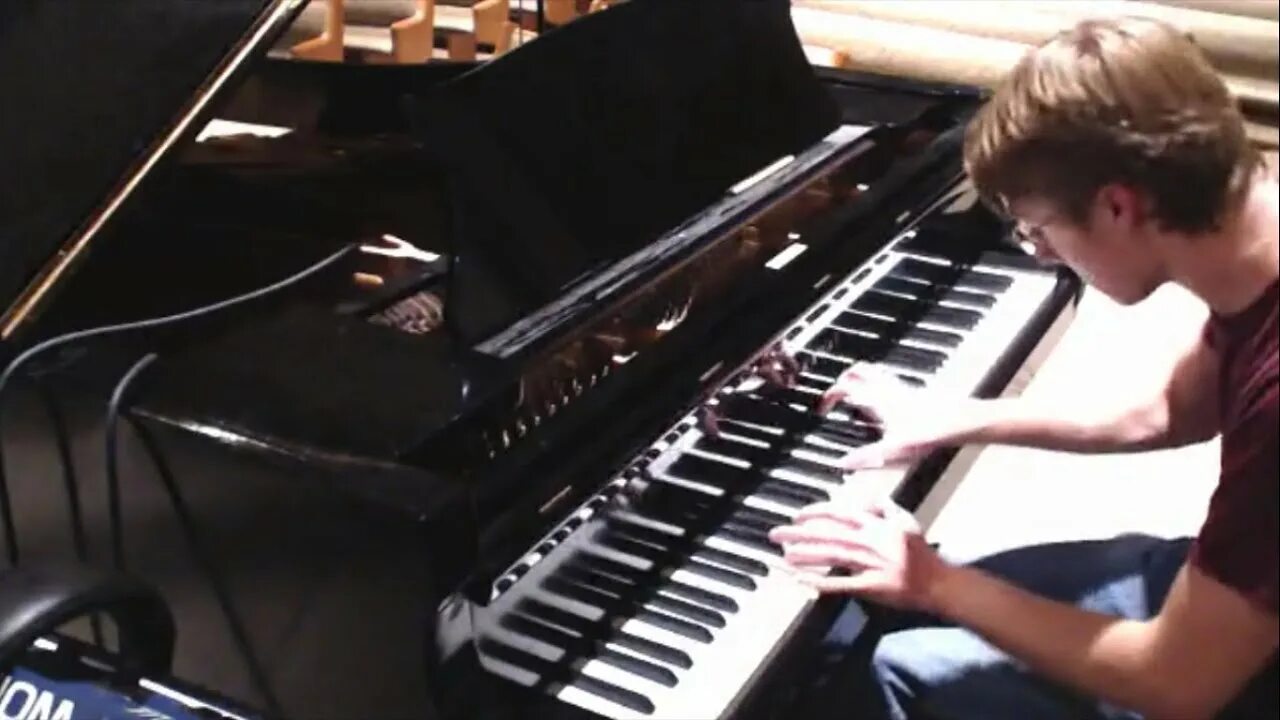 Niccolo paganini caprice no. Walking big piano. Рапсодия паганини рахманинов. Рапсодия рахманинова на тему паганини. Рояльная дорога.