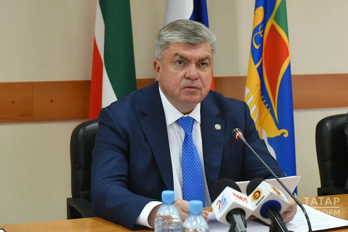 Мэр челнов магдеев. Магдеев набережные челны мэр.