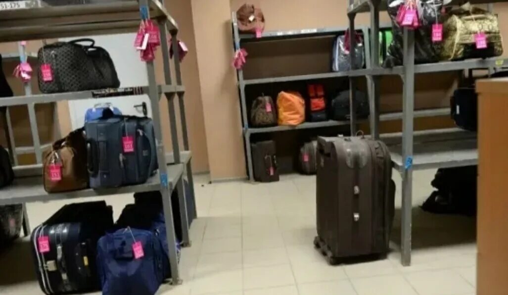 Забытые вещи в метро. Потерянные вещи. Бюро потерянных вещей. Склад забытых вещей в метро москвы. Станция котельники склад забытых вещей.