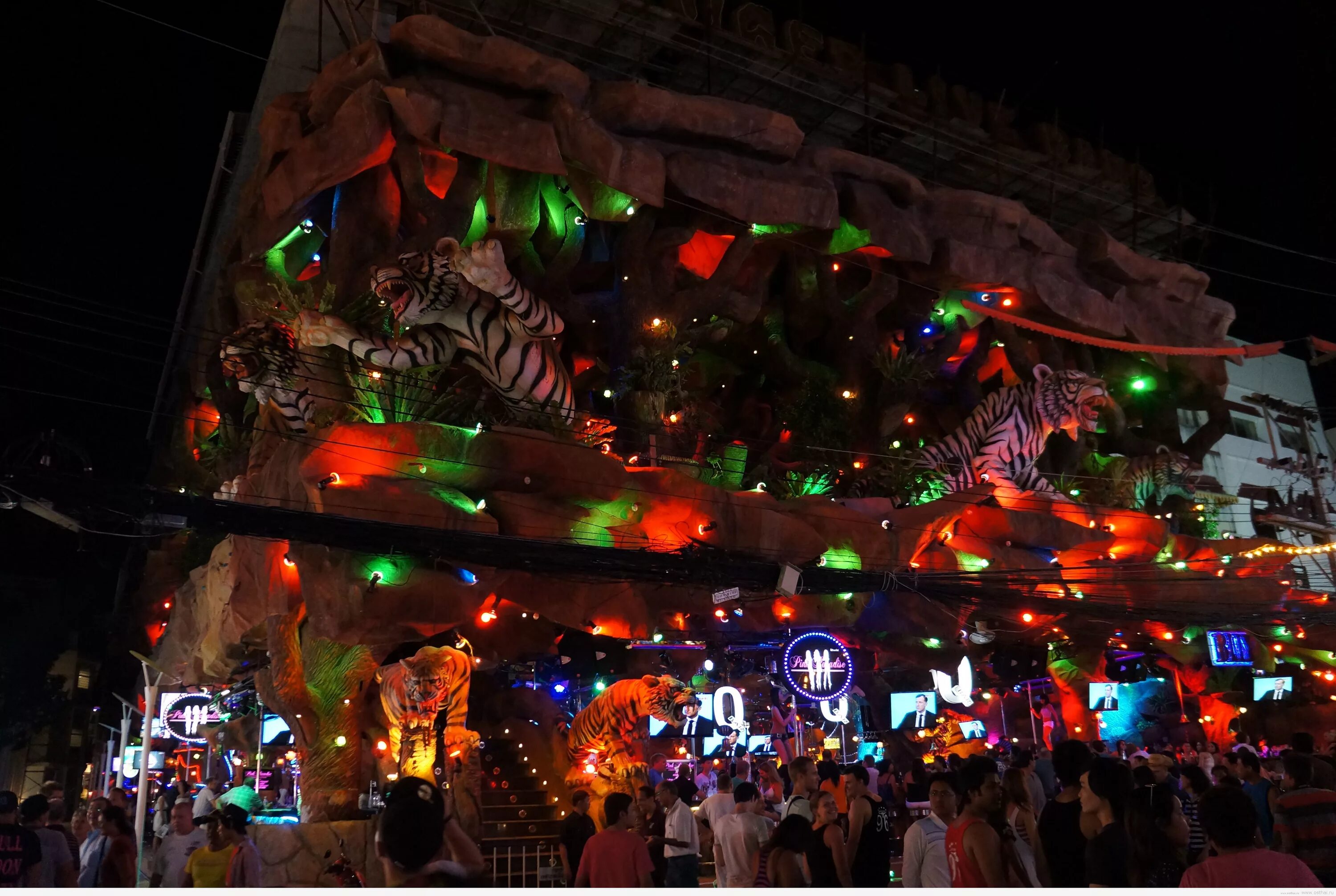 Ночной Пхукет Патонг. Bangla Road в Пхукете. Тайланд ночная жизнь.