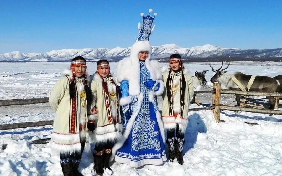 Ненцы ямало ненецкий автономный округ. Ямало-ненецкий автономный округ тундра. Почему на севере лет. Ненцы в тундре. Манси ханты коми ненцы.