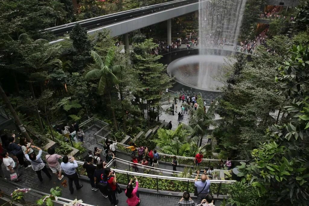 Чанги россия. Комплекс Jewel Changi Airport. Развлекательно-торговый комплекс «Джуэл Чанги». Аэропорт Джуэл Чанги, Сингапур. Сингапур Changi сверху.