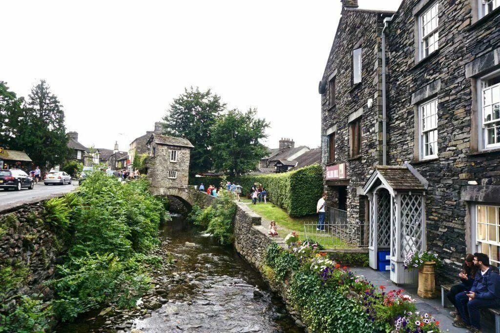 Towns in england. Эмблсайд Англия. Эмблсайд, графство Камбрия, Северо-Западная Англия. Деревня в Англии Эмблсайд. Towns and Villages.