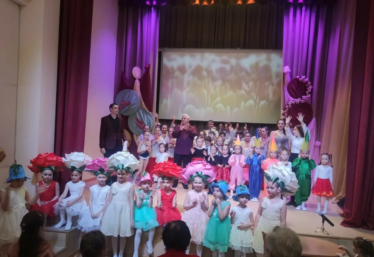 Концерт посвященный международному женскому дню 8. Концерт посвященный международному женскому дню 8. Праздничный концерт афиша. Праздничный концерт к международному женскому дню. Концерт посвященный международному женскому дню 8.