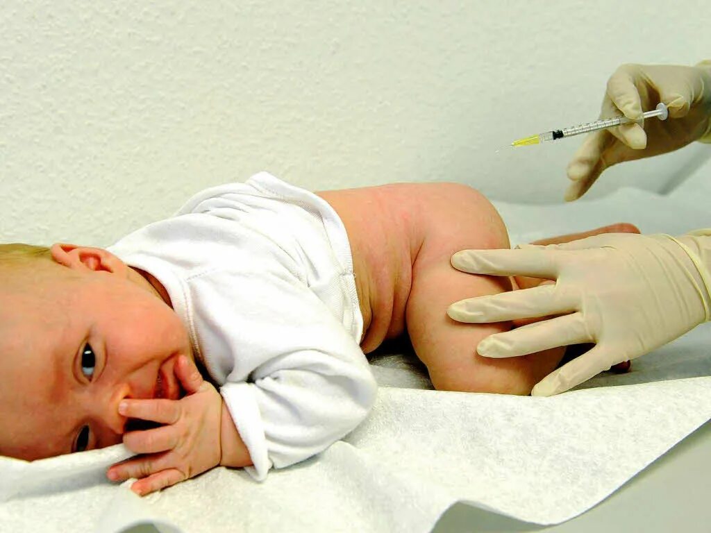 Уколы детям в школе. Вакцинация. Малыш поставь укол. Малыш поставь укол. Прививки и уколы детям.