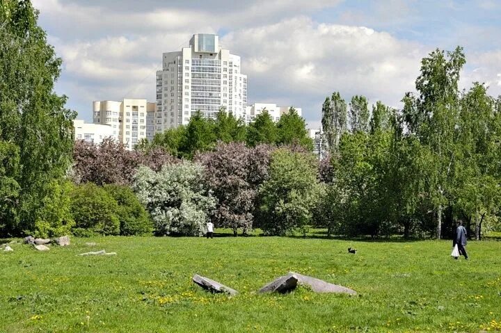 Екатеринбург сколько парков. Чкаловский парк Екатеринбург. Парк имени Чкалова Екатеринбург. Парк имени Чкалова Екатеринбург Вторчермет. Парк на улице Чкалова Екатеринбург.