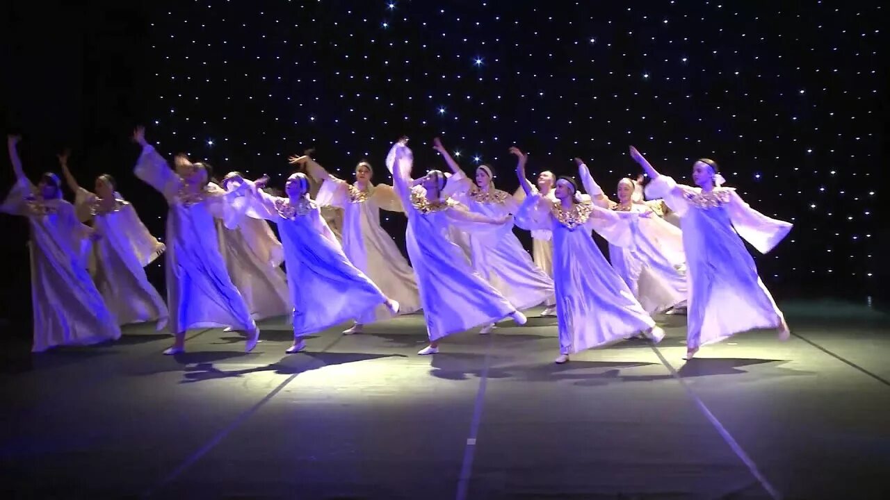 Русская песня лебедушка. Танец Лебедушка. Лебедушка танец народный. Танец белых лебедей. Ансамбль танца белые ночи.