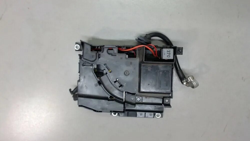 Блок предохранителей q7. Предохранитель на блок управления пневмосистемой ауди q7 фото. Запасные предохранители в audi q7 4m. Блок предохранителей ауди q7. Предохранители на audi q7 2006 год.