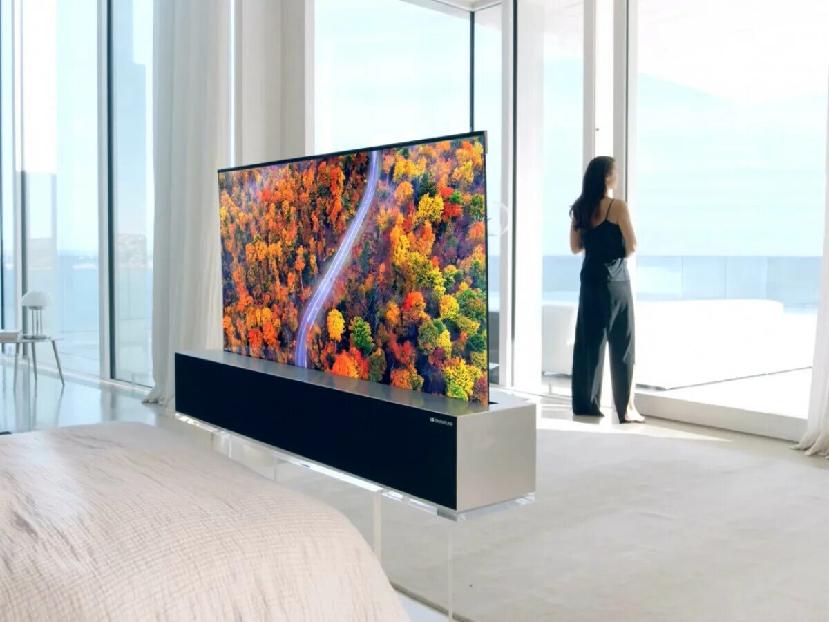 Телевизоры lg 2019. LG Rollable TV. Телевизор самсунг сворачивающийся. Гибкий телевизор. Раскладной телевизор.