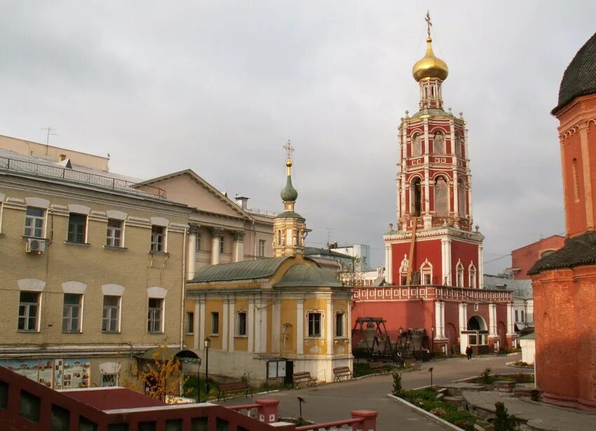 Высокопетровский мужской монастырь. Высокопетровский храм в Москве. Высоко-Петровский монастырь Москва. Подворье Высокопетровский монастырь.