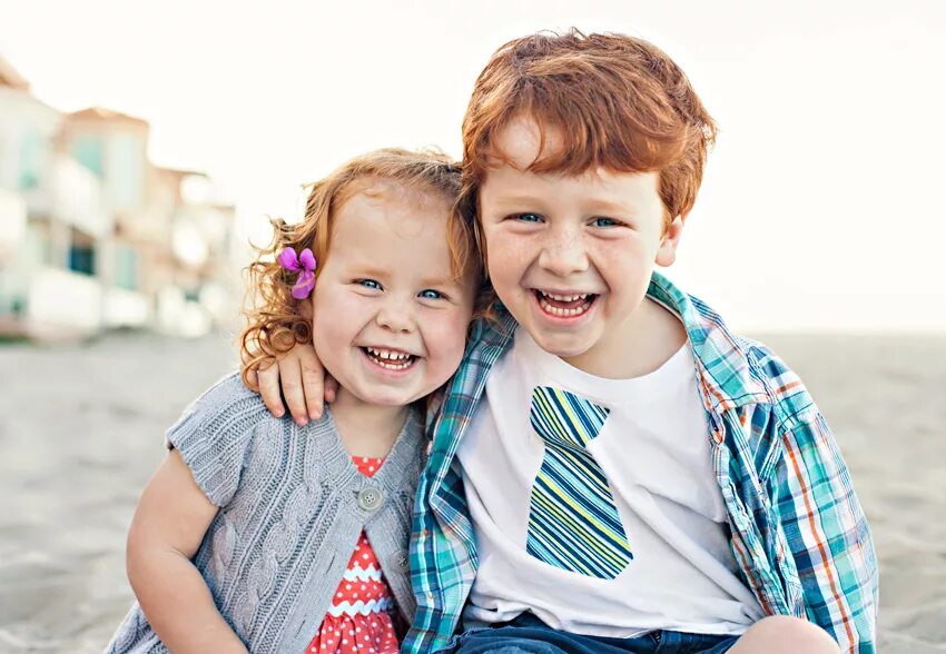 обучение дошкольников. конфликт между детьми. общение брата с сестрой. дети с рыжими волосами. общение братьев и сестер.