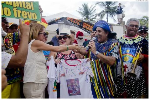 Munguzá do Zuza e Bacalhau do Batata - Carnaval 2013 (8498131668).jpg. 