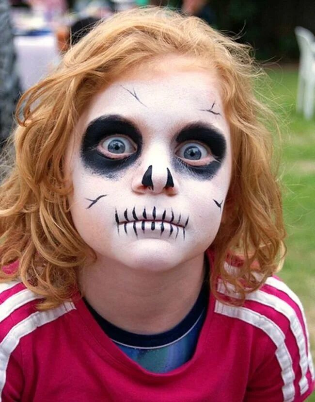 Как разукрасить ребенка на хэллоуин. На хэллоуин покрасить девочку. Аквагрим к хэллоуину для детей. Разукрасить лицо. Макияж на хэллоуин для детей.