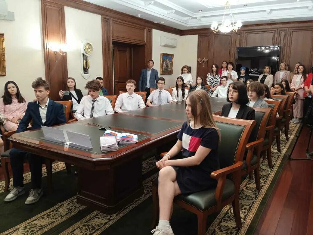 Награждение госслужащих. Супруга минниханова президента татарстана гульсина минниханова. Президентские награды. Награждение гос наградами. Награждение госслужащих.