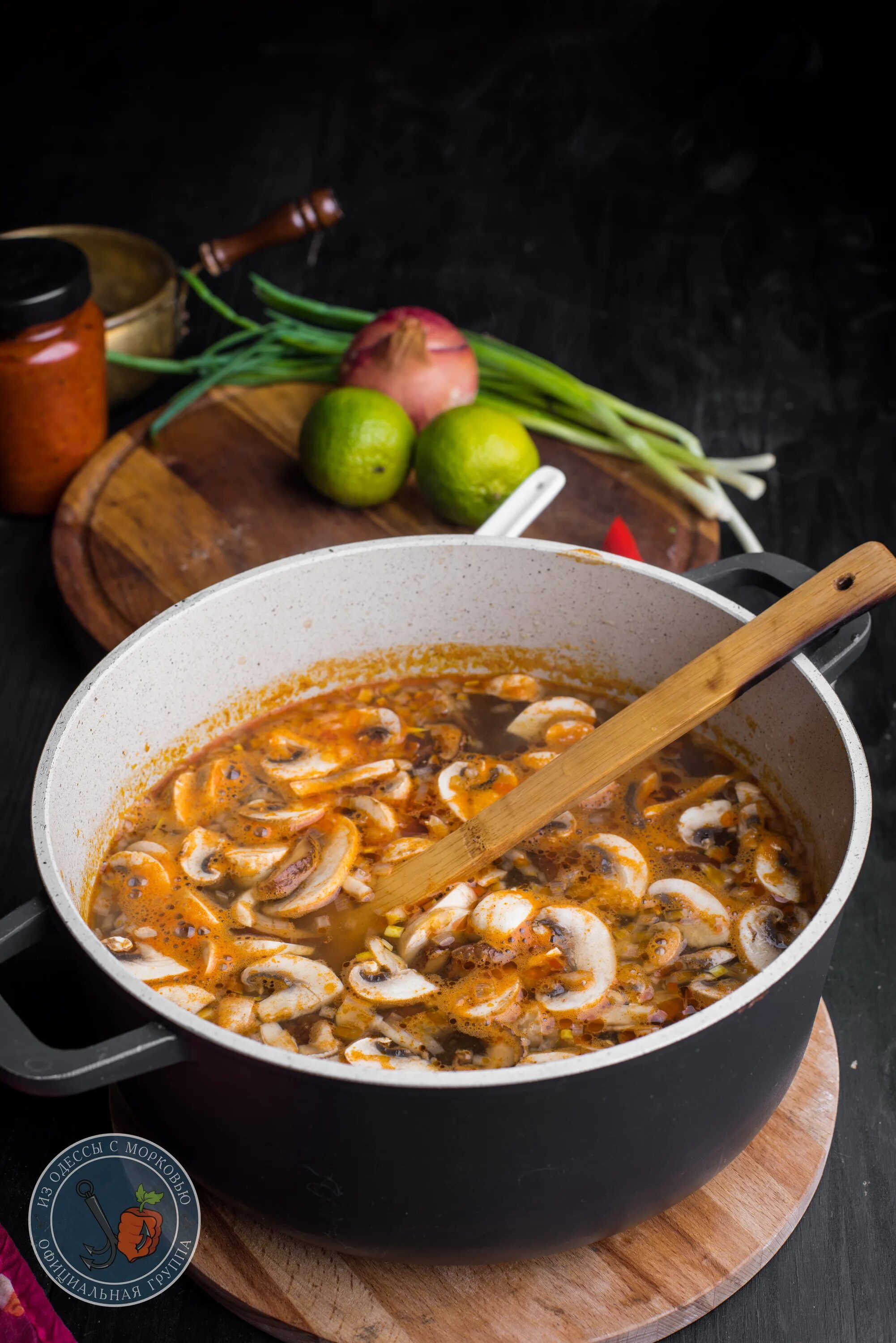 Суп прокис. Скисший суп шипит. Фото прокисшего супа. Прокисший суп пеной. Быстренький супчик минутка.