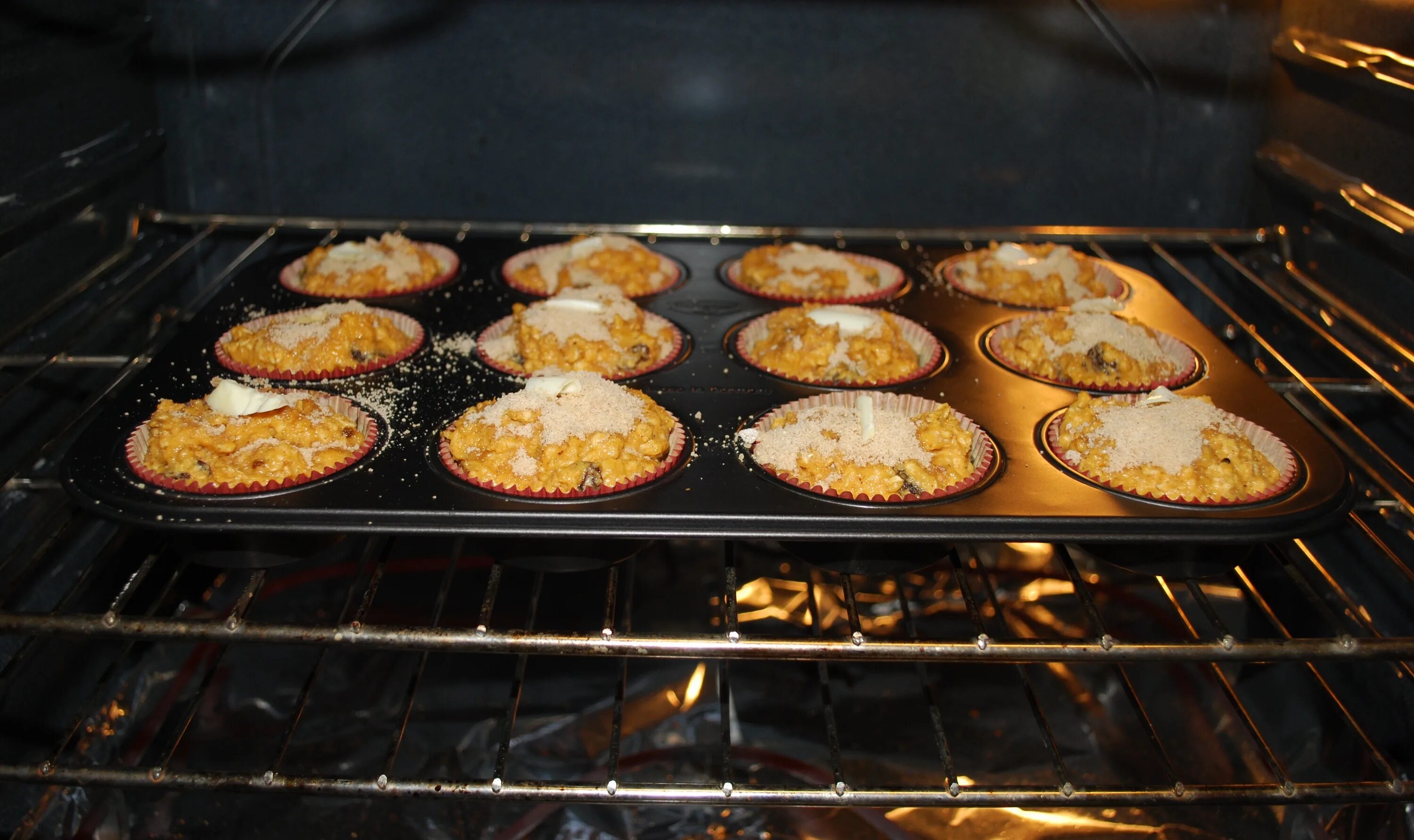 Cooking baking. Пирожки на противне. Выпечка в духовке. Противень с пирогами. Выпекание в духовке.