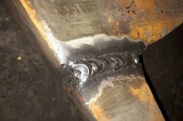 Сварка чугуна полуавтоматом. Можно варить чугун. Сварка чугуна проушины профессиональная. Сварка чугуна электродом 244. Можно варить чугун.