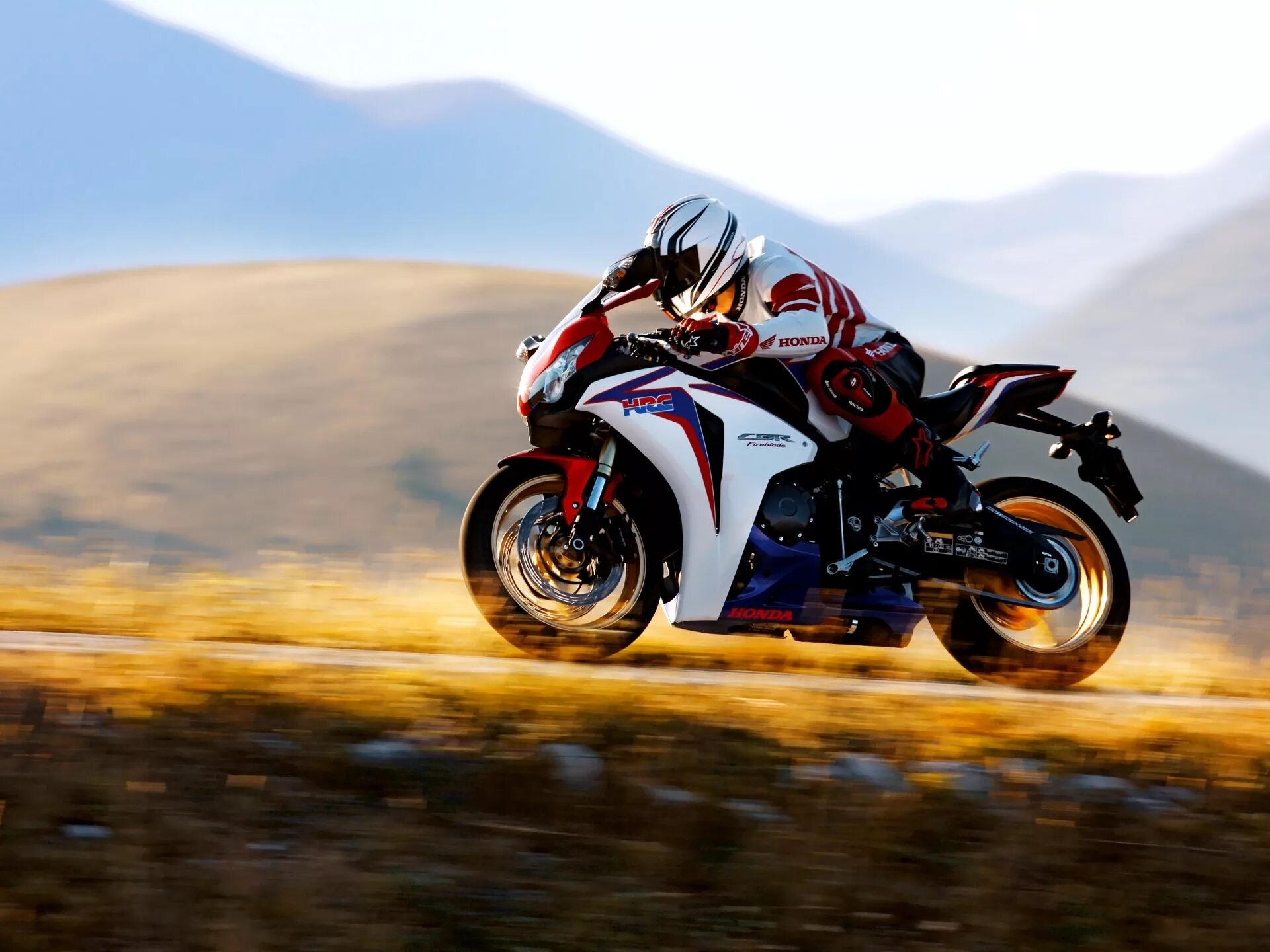 Better moto. Lm847 - lazareth - v8. Mv agusta f4 1000r. Группа мото. Bmw r1200r touring.