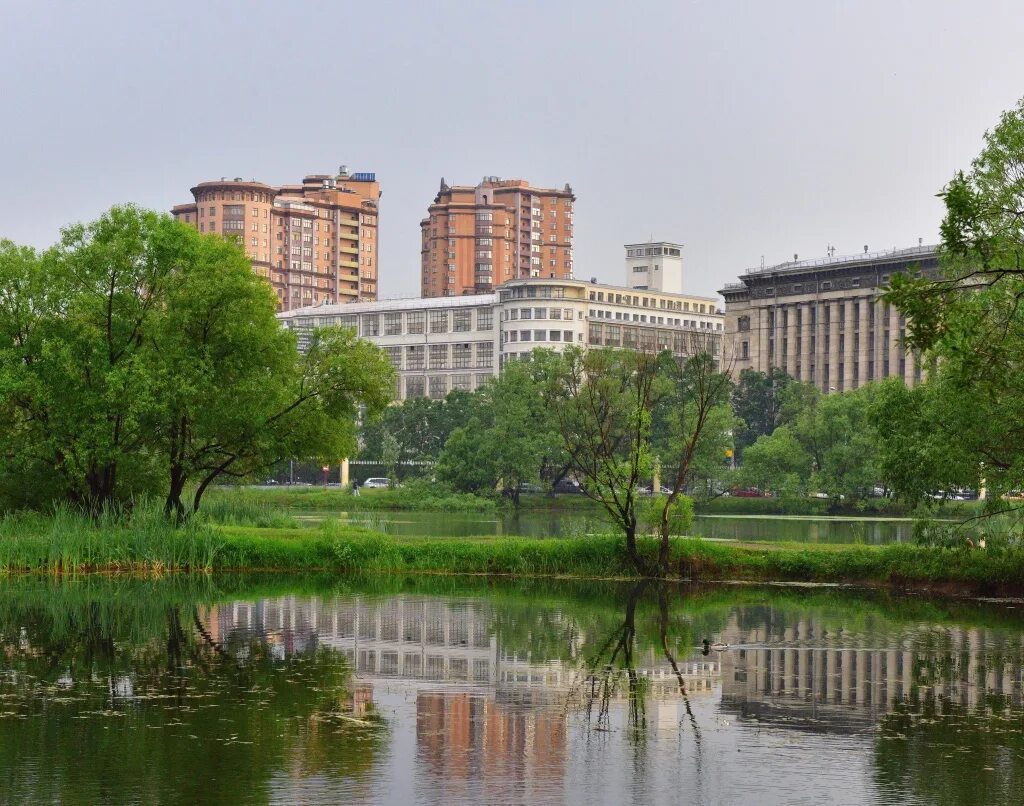 Лефортово москва. Лефортово (район Москвы). Лефортовский парк Москва. Анненгофские пруды Лефортово. Московский район Лефортово.