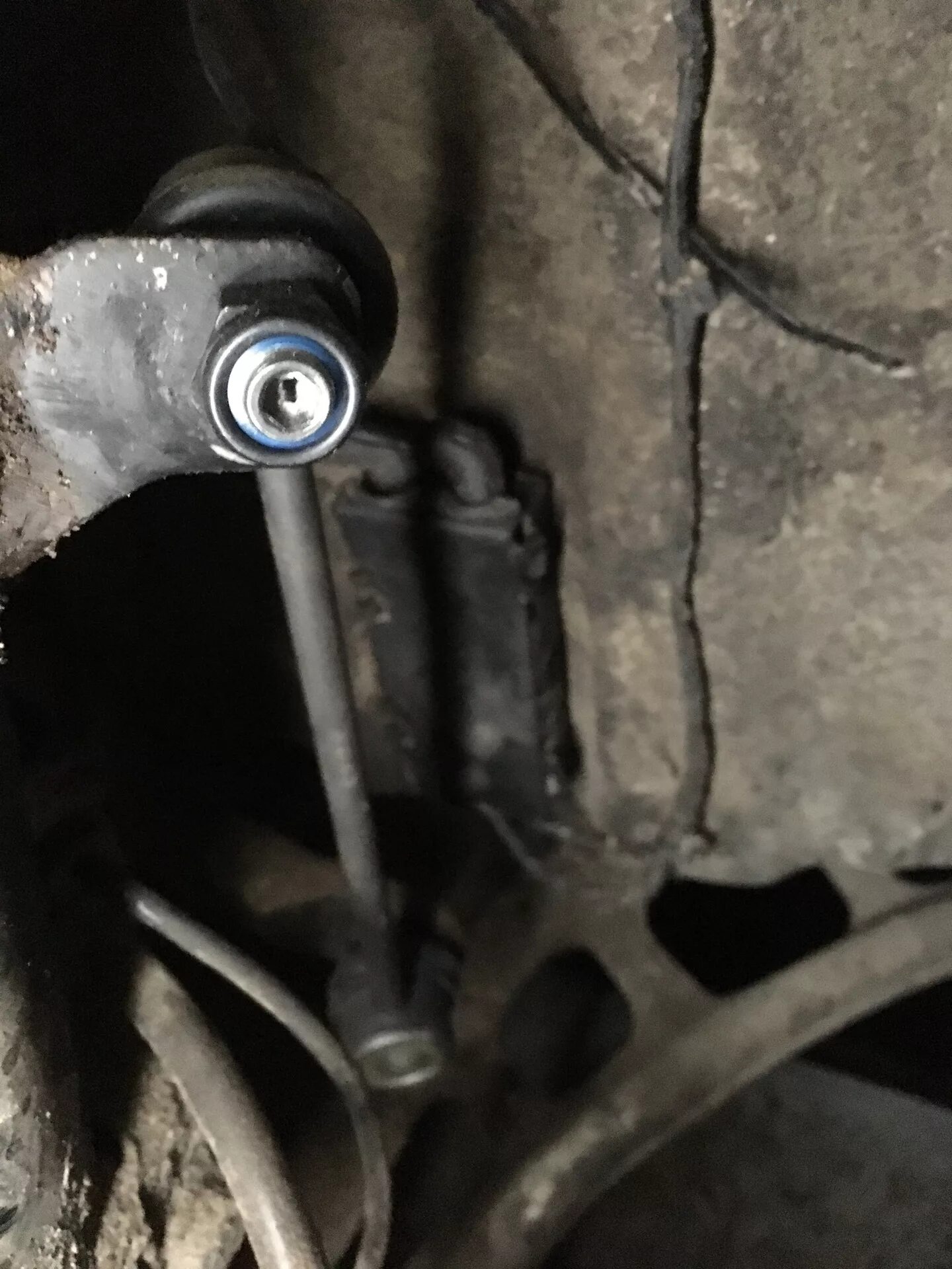 Стучат подшипники стабилизатора бмв. Замена стоек стабилизатора бмв е90. Стойка стабилизатора бмв f25. Стабилизатор бмв е34 передний. Крепление тяги стабилизатора бмв е39.