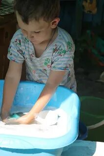Маленькие помощники в детском саду