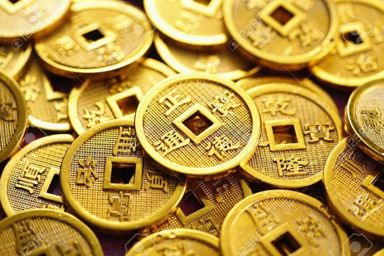 Golden many. Китайские золотые монеты. Монета Золотая. Золотые монеты Китая старинные. Золотые монеты Эстетика.