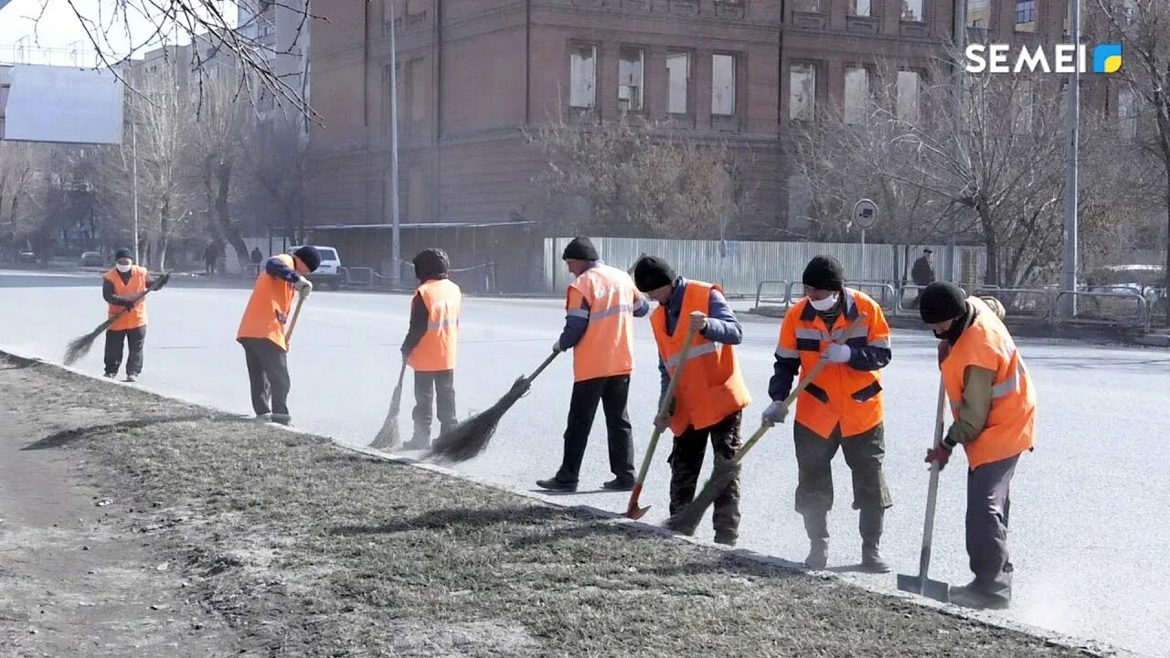 Санитарная очистка города. Санитарная очистка городских территорий. Тазару. Апрель в Семее.