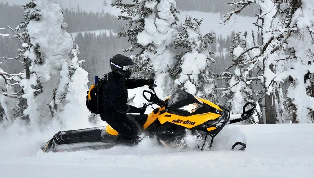 Snowmobile ru форум. Езда на снегоходе. Водительское на снегоход. Охотник на снегоходе. Плащ снегоходный для езды на снегоходе мужской.