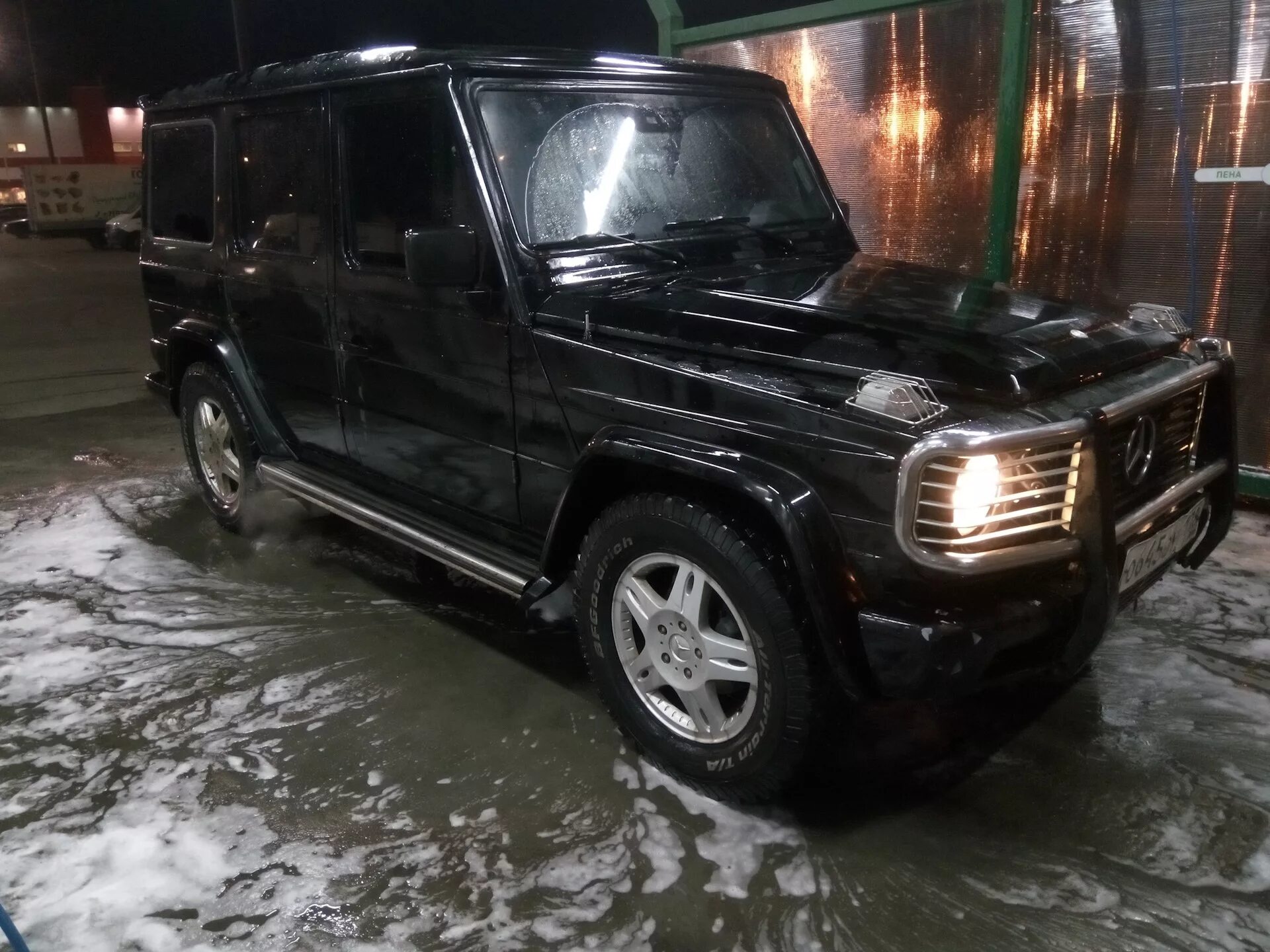 Бу гелендваген россия. Mercedes g 1994. Мерседес Гелендваген 2000. Мерседес кубик чёрный джип. Мерседес Гелендваген 2008 чёрный.