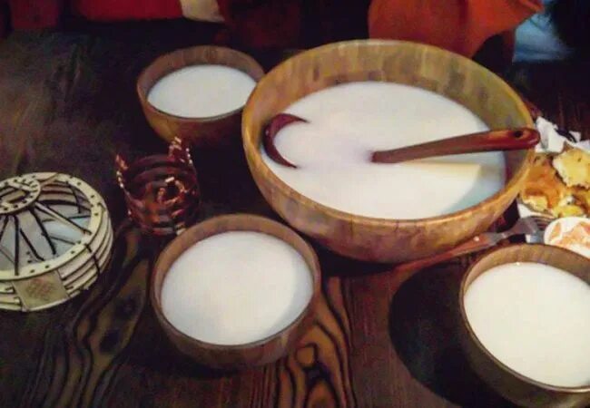 Кумыс екатеринбург. Тарасун бурятский напиток. кумыс монголия. монгольский айраг. айраг монголия.