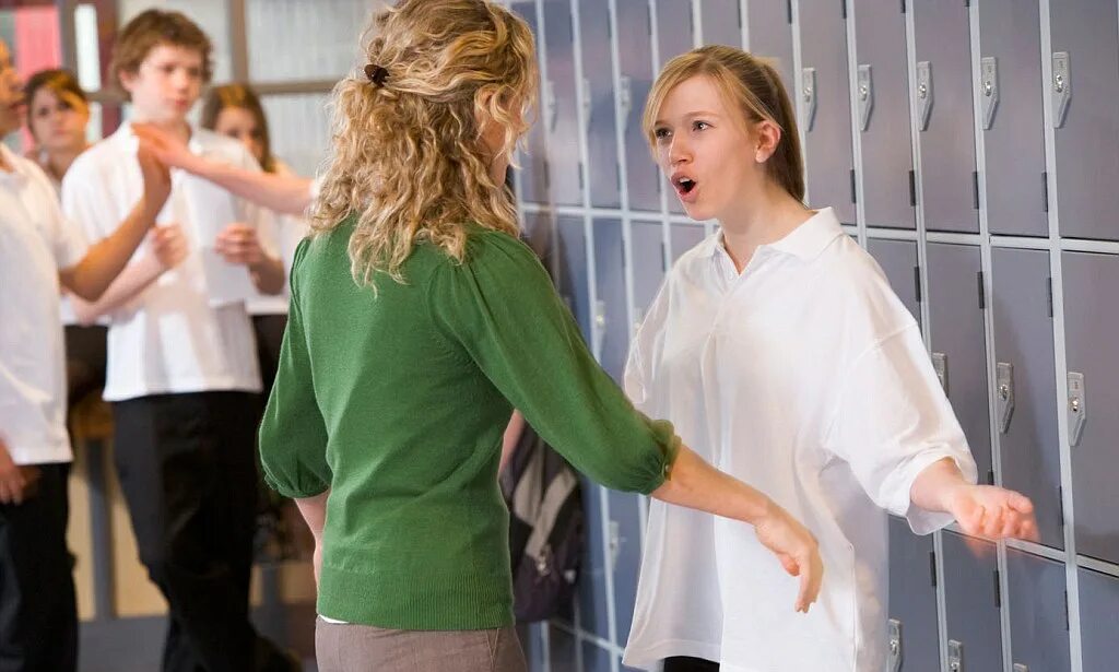 Буллинг фильм 2007. Травля подростка в школе. Замкнутый ребёнок в школе. Травля в классе сложный разговор. Травля в классе сложный разговор.